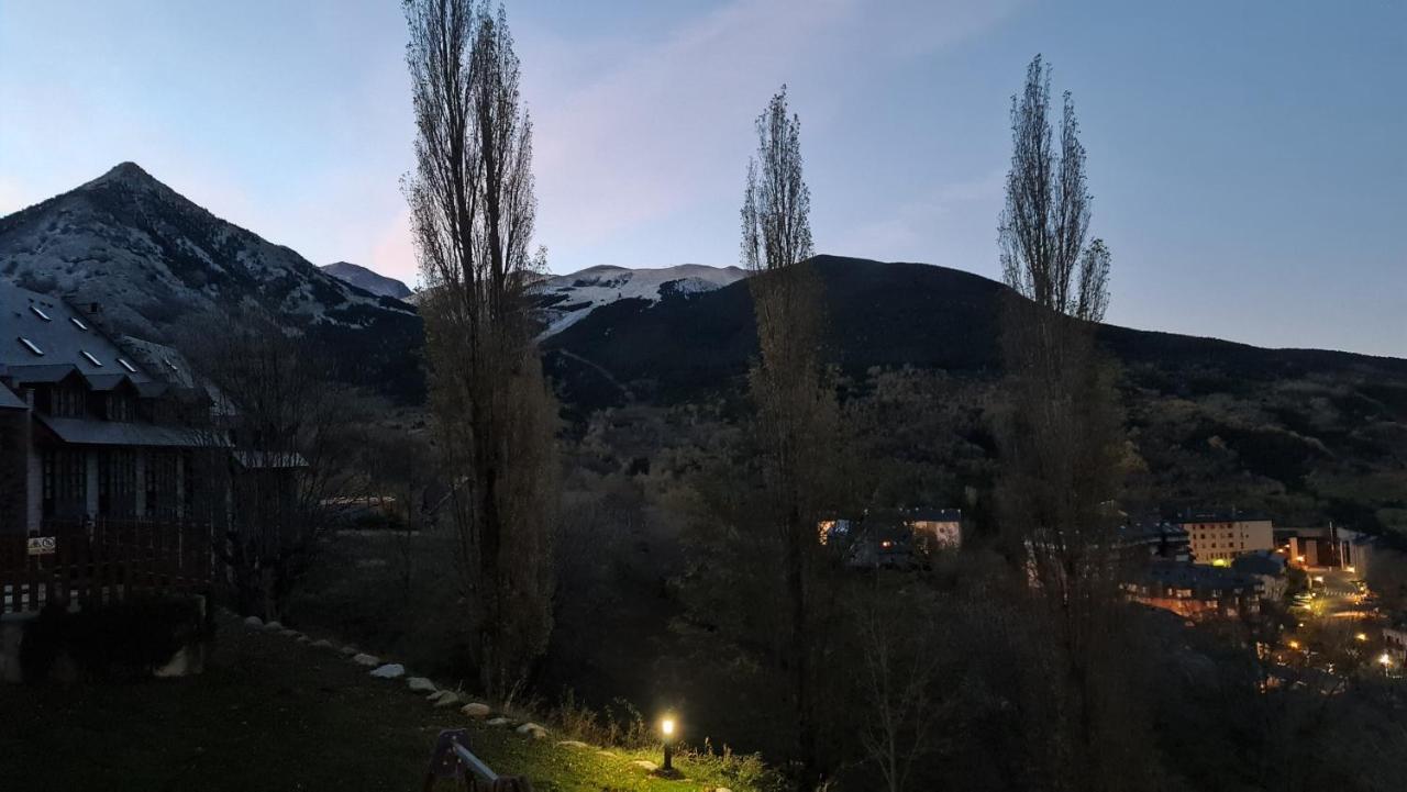 Tuhogarencerler Taquilla Parking En Pistas Apartman Kültér fotó